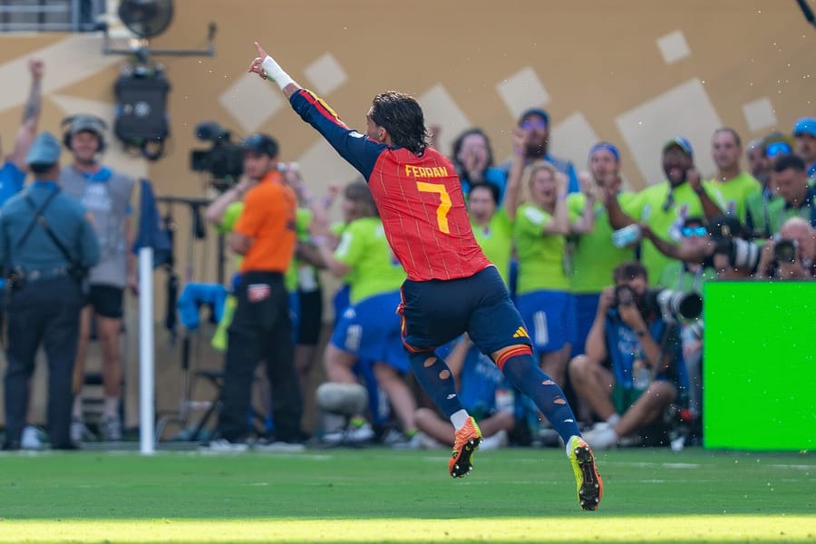 Ferran Torres celebra su gol con la camiseta de España en la final del Mundial 2026 contra Argentina