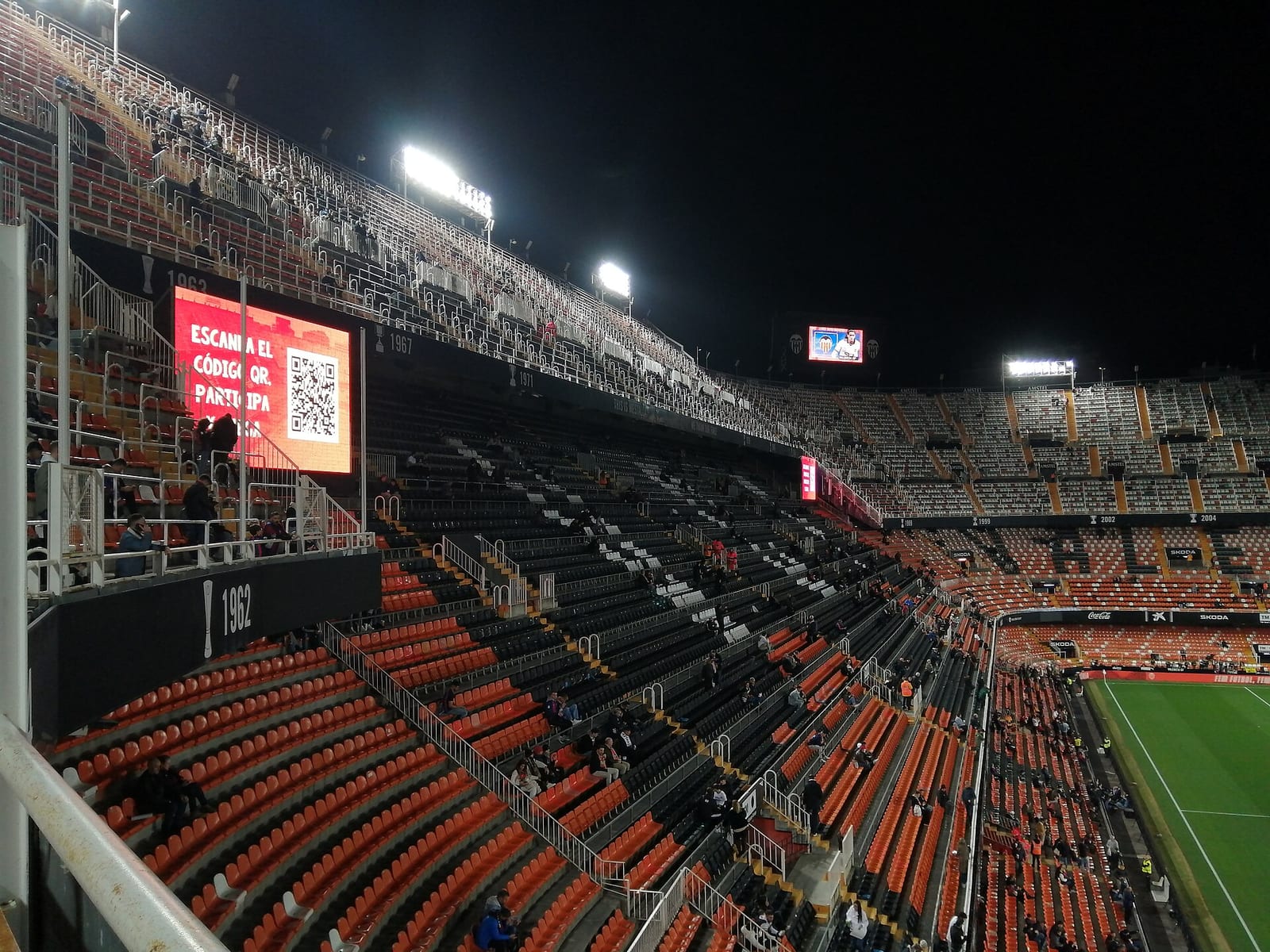 Valencia - Barcelona, jornada 4: Mestalla vacío hasta el 19