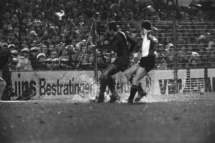 Feyenoord - Barcelona 0-0 en De Kuip, 22 de octubre de 1974: la única eliminatoria anterior entre ambos, en la Copa de Europa 1974-75. Foto de archivo Anefo.
